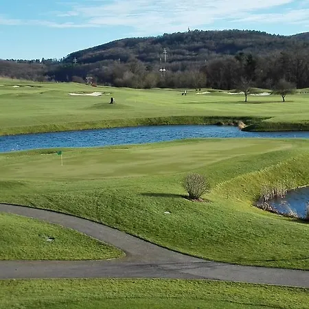 Отель Golf Club Бероун