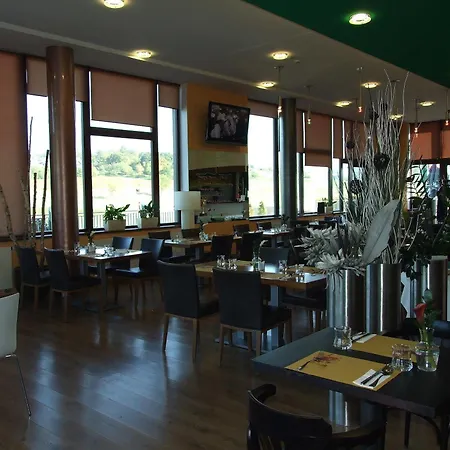 Golf Club Отель Бероун