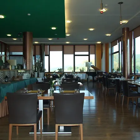 Golf Club 4* Бероун